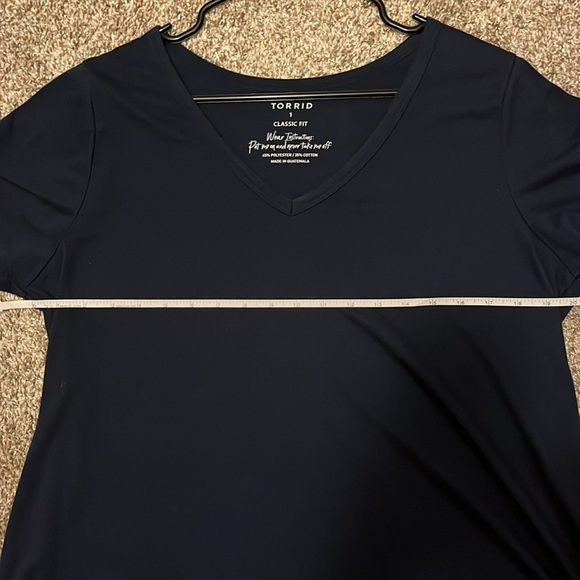 Torrid Women's Navy V-Neck Top size 1 - Picture 7 of 8